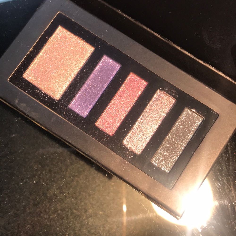 Makeup case with mini eyeshadow palette